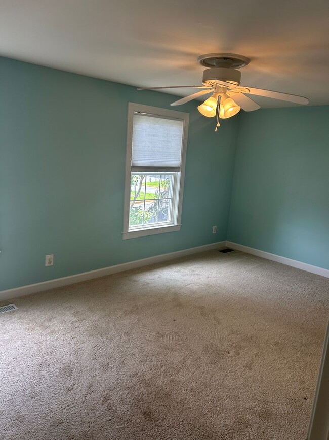 Building Photo - Potomac Chase Townhouse For Lease