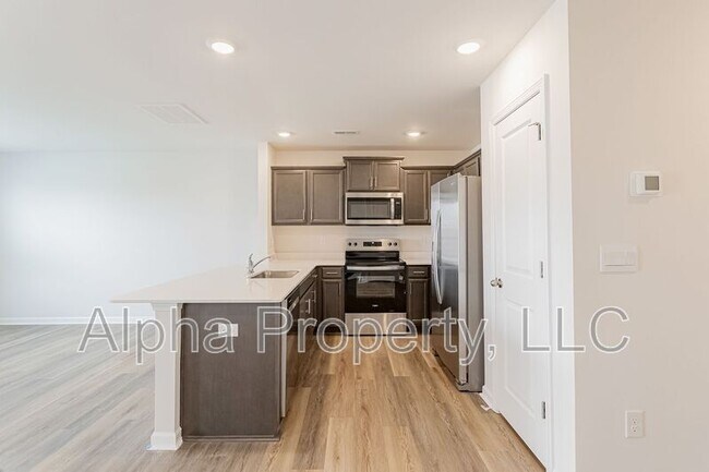 Building Photo - 766 Embark Cir