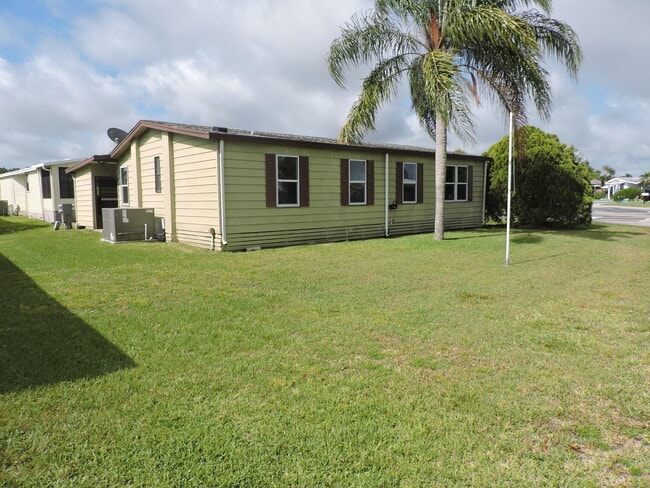 Building Photo - 6969 SE Morningside Dr