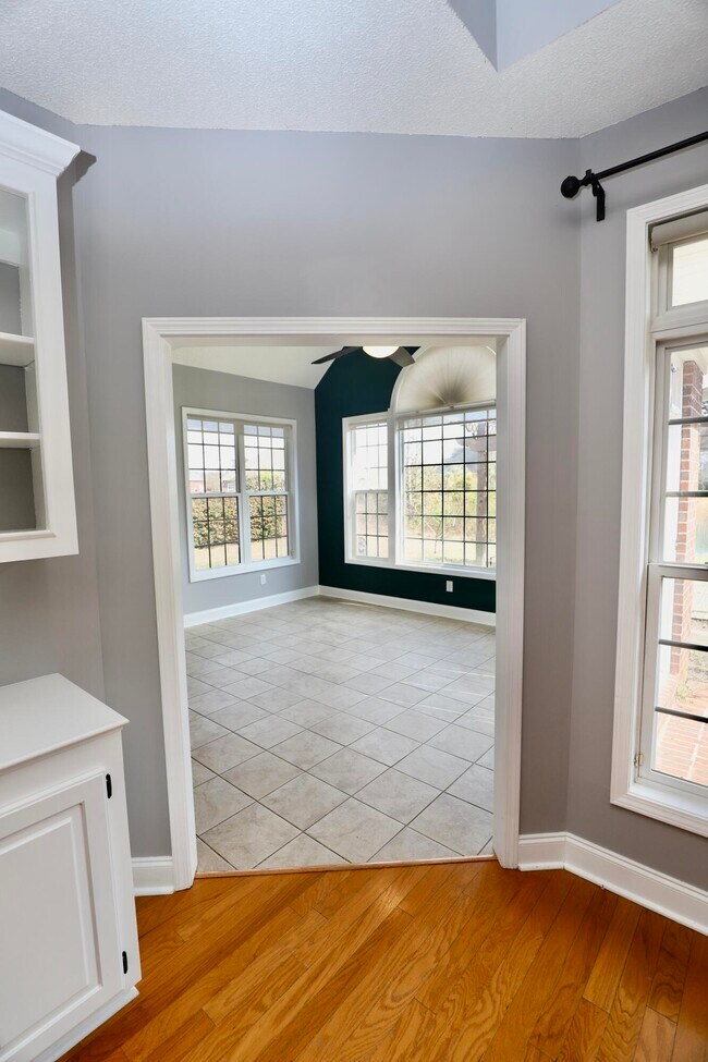 Building Photo - 1855 Beachforest Way