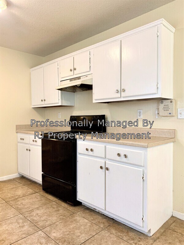 Building Photo - 4847 Royal Run Dr