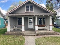 Building Photo - Three Bedroom House with a Rooftop Deck