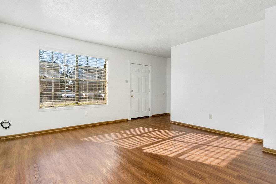 Primary Photo - Tiffany Square Apartments