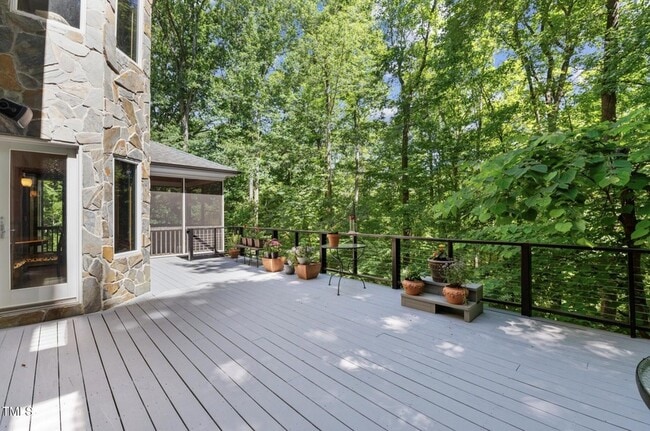 Building Photo - 6016 Glenthorne Dr