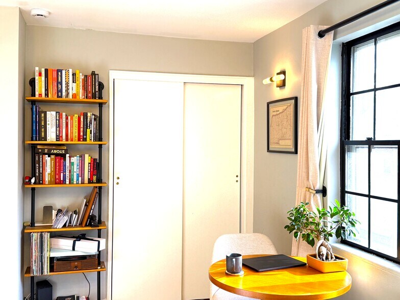 Building Photo - 1011 Montgomery Ave