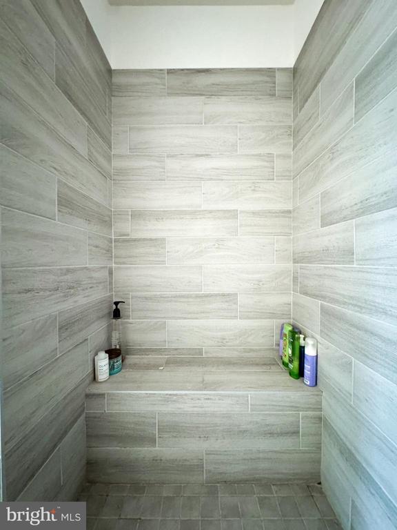 Building Photo - 42462 Dogwood Glen Square