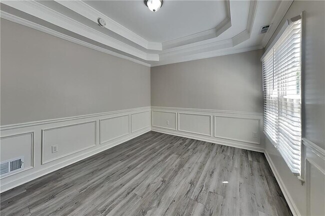 Building Photo - 5025 Oak Hollow Dr NW