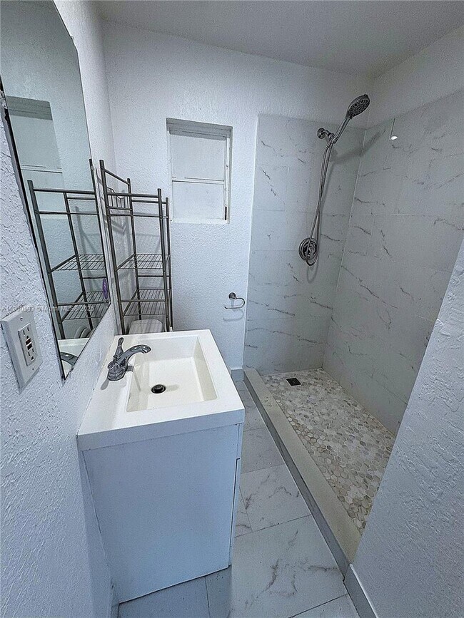 Building Photo - 1025 NW 7th Ave