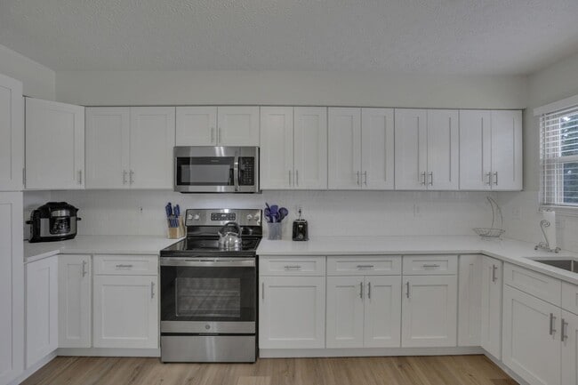 Building Photo - 4976 Conifer Dr