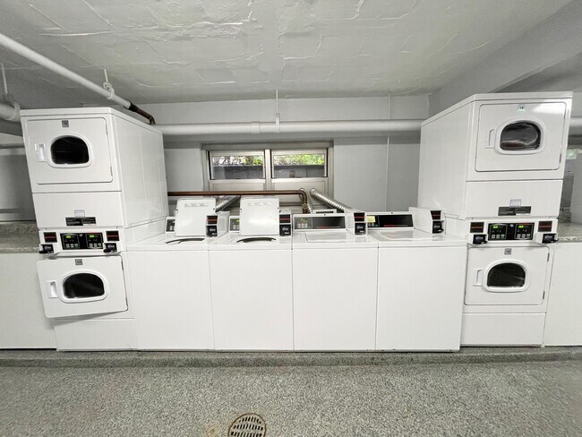 Building Photo - 4950 N Marine Dr