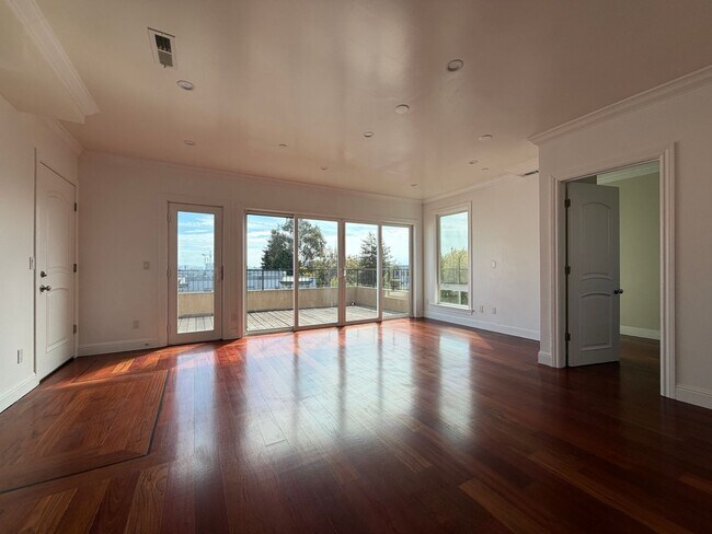 Building Photo - 261C Dolores St