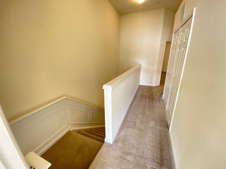 Building Photo - STONEBRIDGE LAKES 3 bed 2 1/2 bath