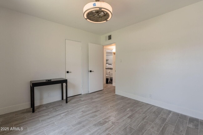 Building Photo - 1116 E Fern Dr N