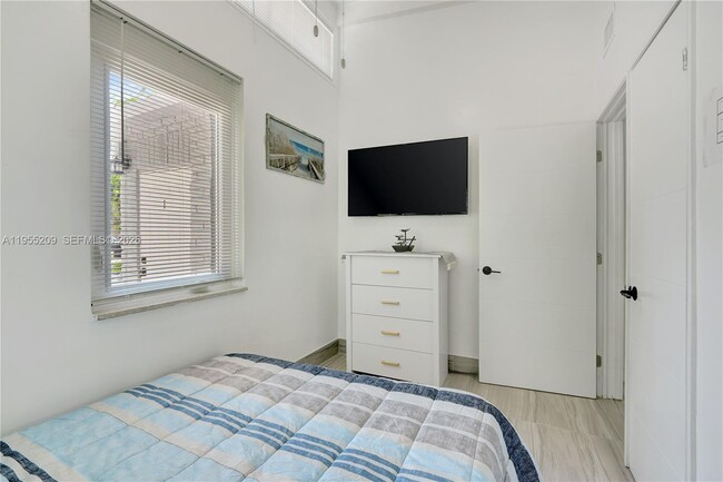 Building Photo - 1205 NW 3rd Ave