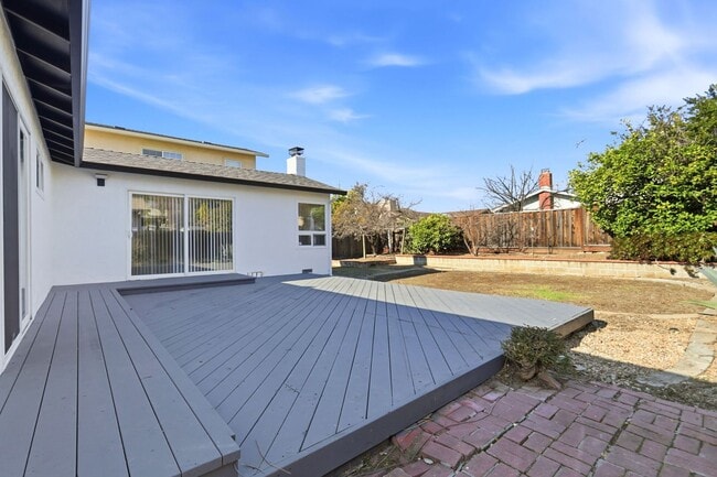 Building Photo - Stylish and Spacious Milpitas Home with Large Deck and Backyard