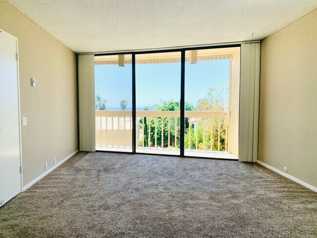 Building Photo - LIVE IN LA JOLLA! LOVELY TOWNHOME WITH BEA...