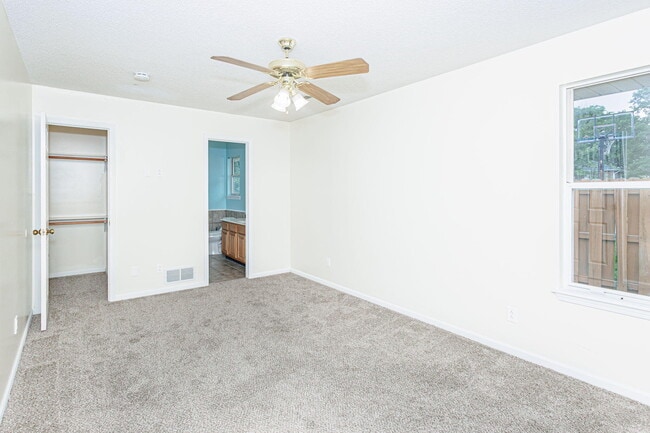 Building Photo - 3804 Larkspur Ct