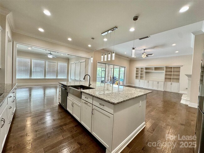Building Photo - 929 Terramore Ln