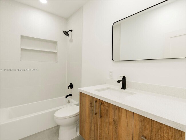 Building Photo - 1181 NE 202nd St