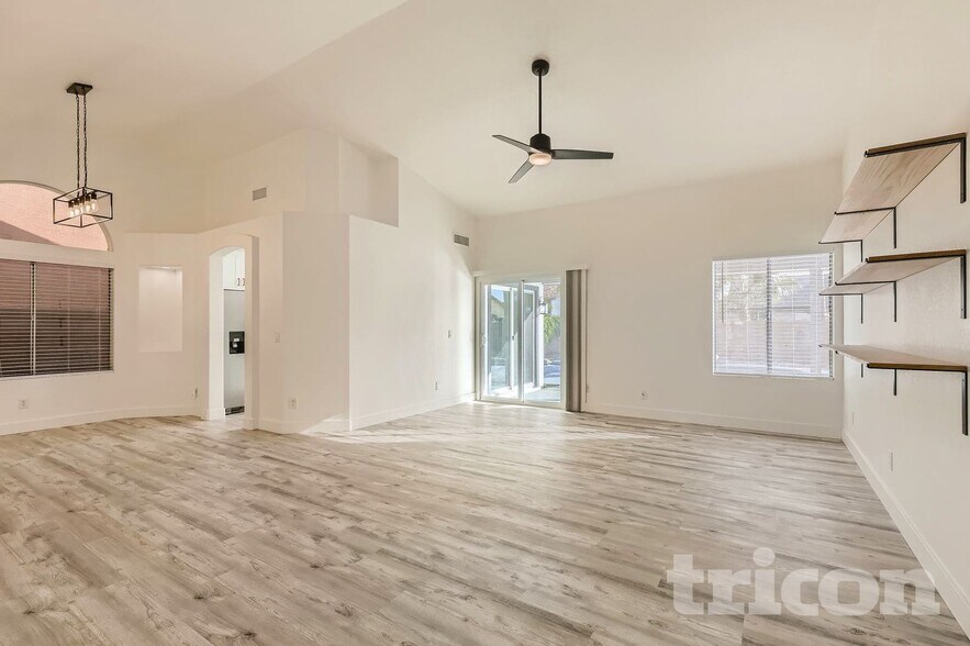 Building Photo - 4141 W Fallen Leaf Ln