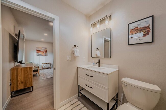 Building Photo - 736 W Rider Dr