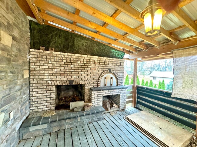 Building Photo - Galion City Schools, 3 Bedroom/2 Bath House!