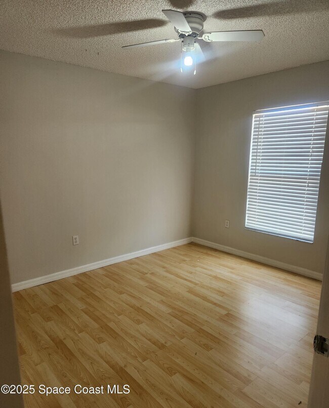 Building Photo - 2113 Greyfield St NE