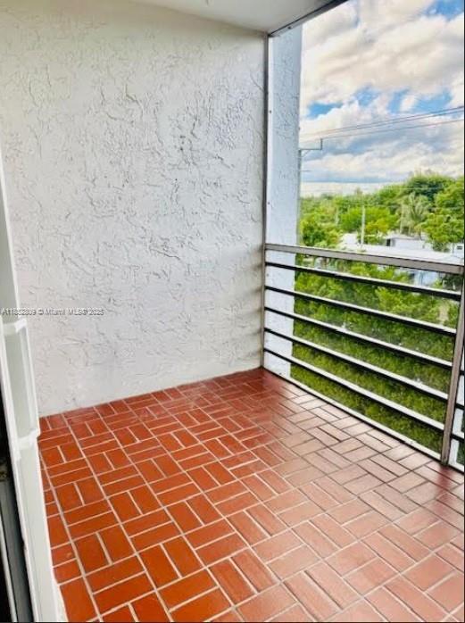 Building Photo - 2425 NE 135th St