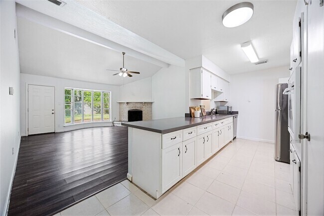 Building Photo - 10815 Montverde Ln