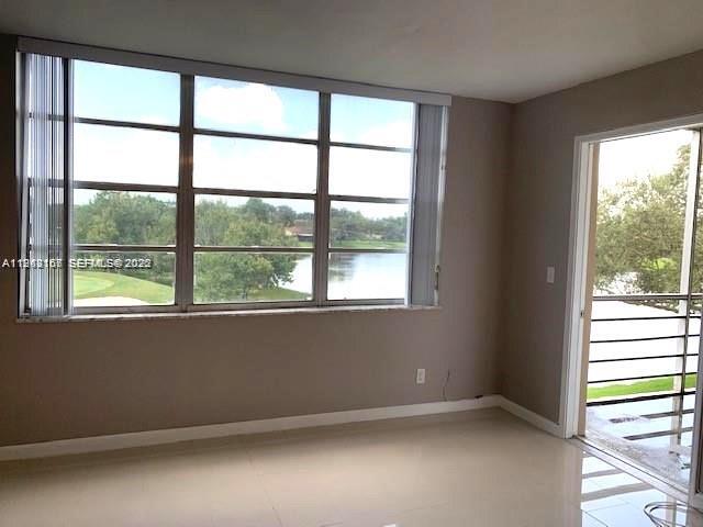 Building Photo - 9470 Live Oak Pl