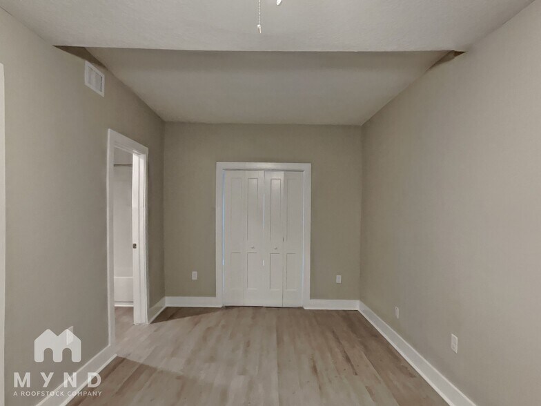 Building Photo - 829 E Orange St