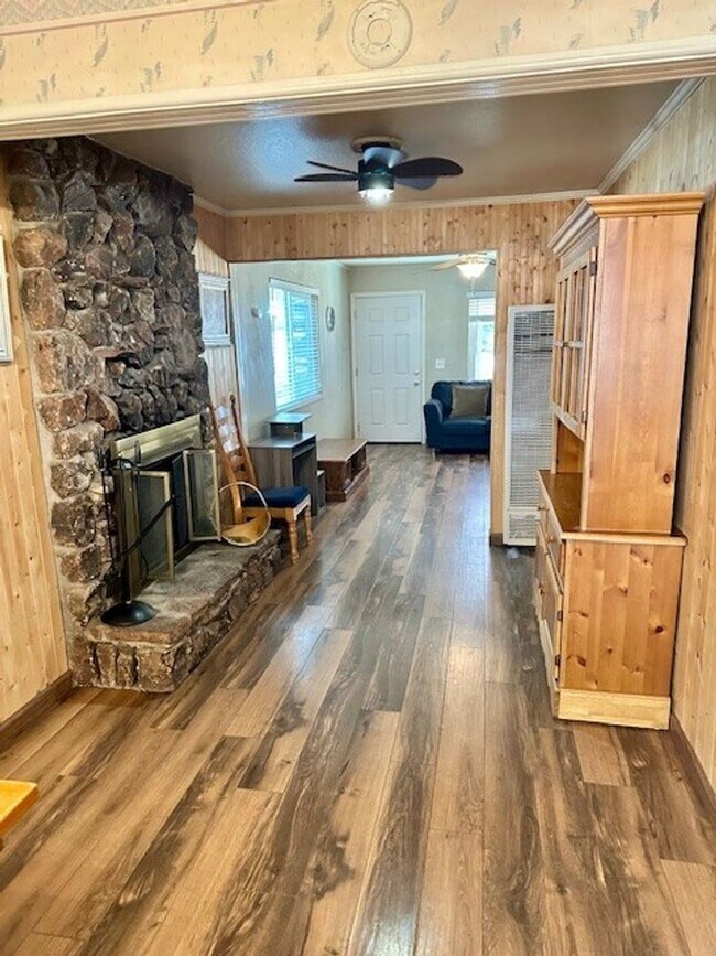 Building Photo - 3Bd 1Ba home available for a longterm lease!  Call and inquire today!