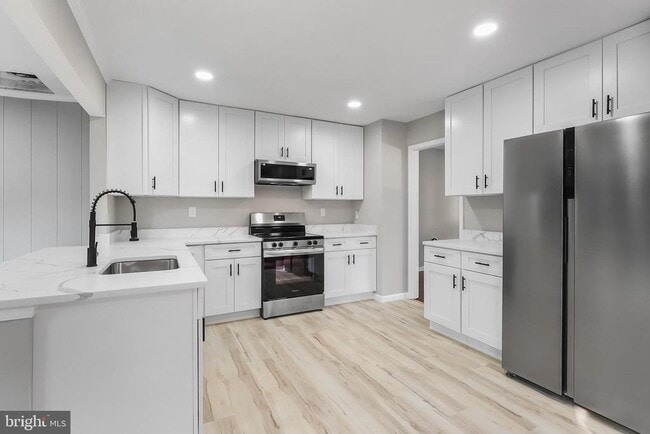 Building Photo - 4223 Avon Dr