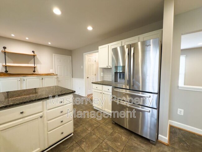 Building Photo - 5236 Knightsbridge Way