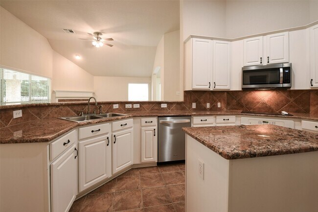 Building Photo - 22 E Hobbit Glen Dr