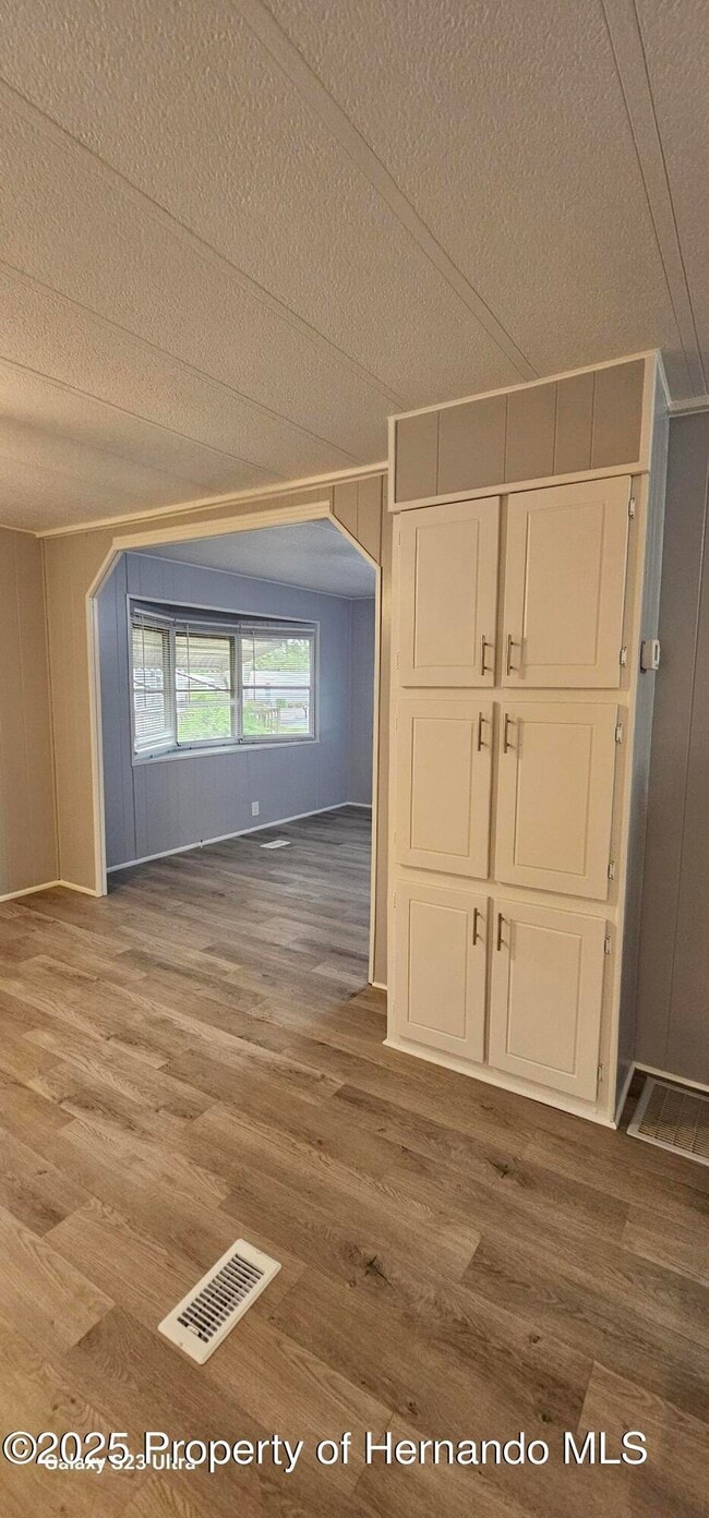 Building Photo - 15038 Brookridge Blvd