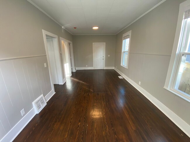 Building Photo - Fully Remodeled 3Bedroom House!