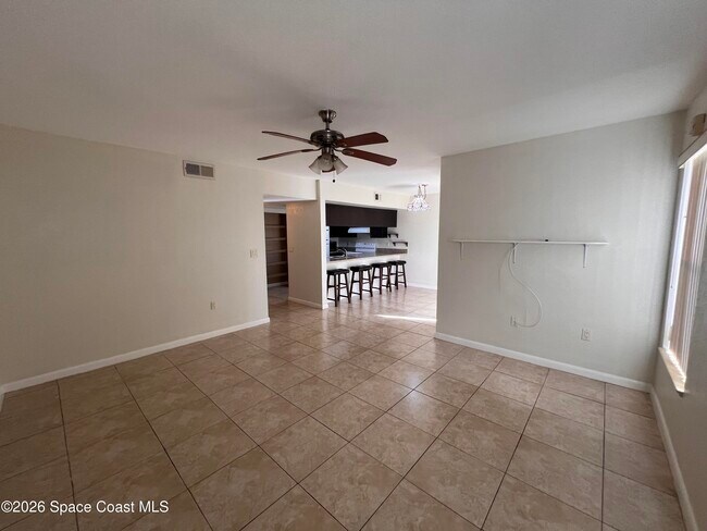 Building Photo - 1011 Clearmont St NE