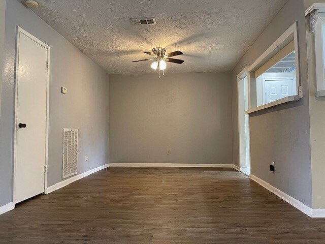 Building Photo - 2726 Mesquite Dr
