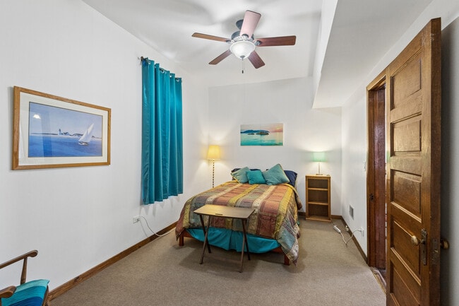 Building Photo - 4057 N Damen Ave