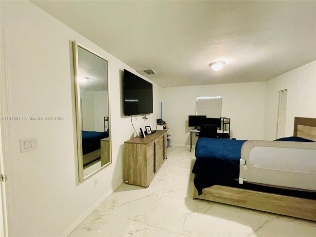 Building Photo - 1703 Edison Ave