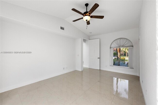 Building Photo - 16449 SW 84th Pl