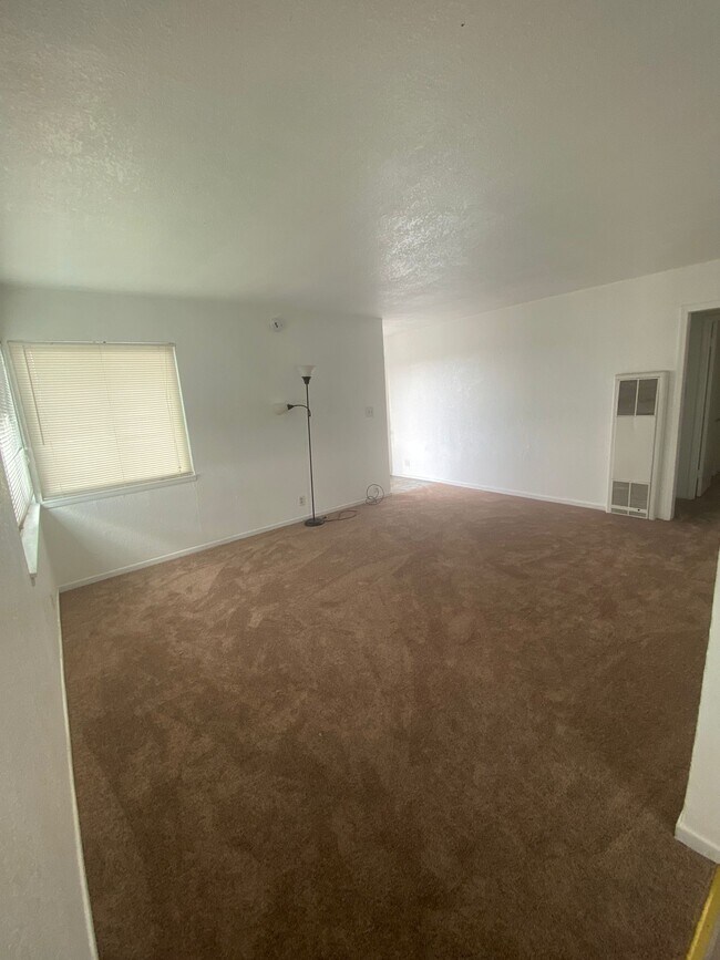 Building Photo - 16850 Ehle St
