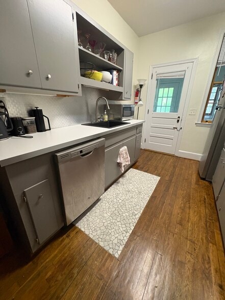 Kitchen - 2603 Kiawah Ave