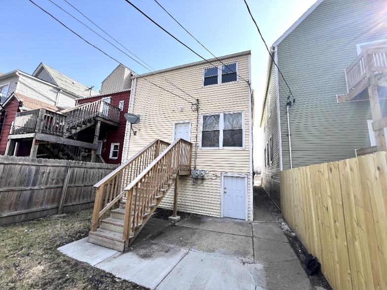 Building Photo - 5248 S Wells St