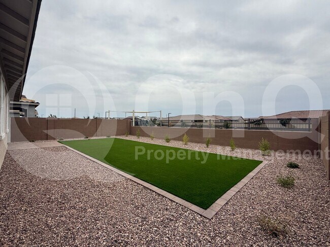 Building Photo - 23097 E Saddle Way