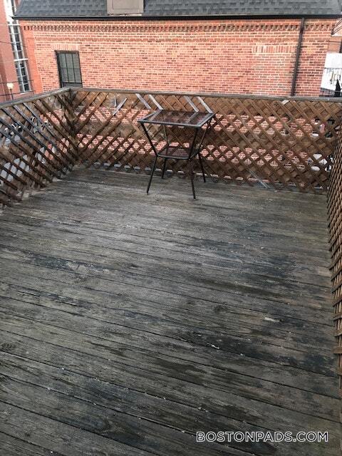 Building Photo - 39 Beacon St