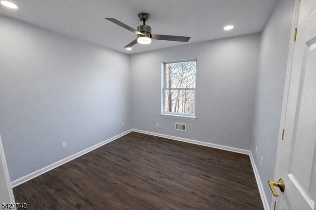 Building Photo - 95 19th Ave