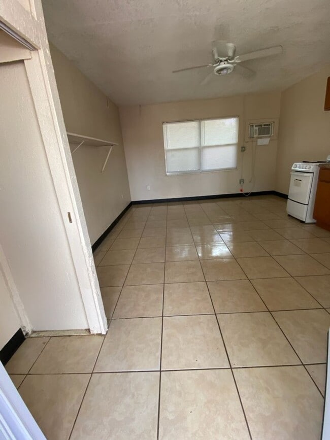 Building Photo - Studio Apartment