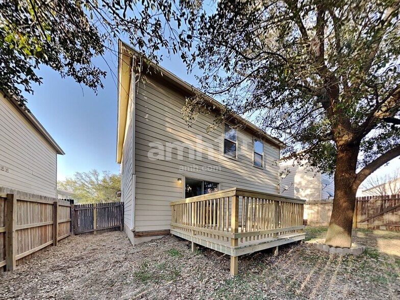 Building Photo - 825 Barrel Point